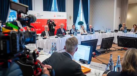 Die Innenministerkonferenz berät unter anderem über Sicherheit in Fußball-Stadien. / Foto: Sina Schuldt/dpa