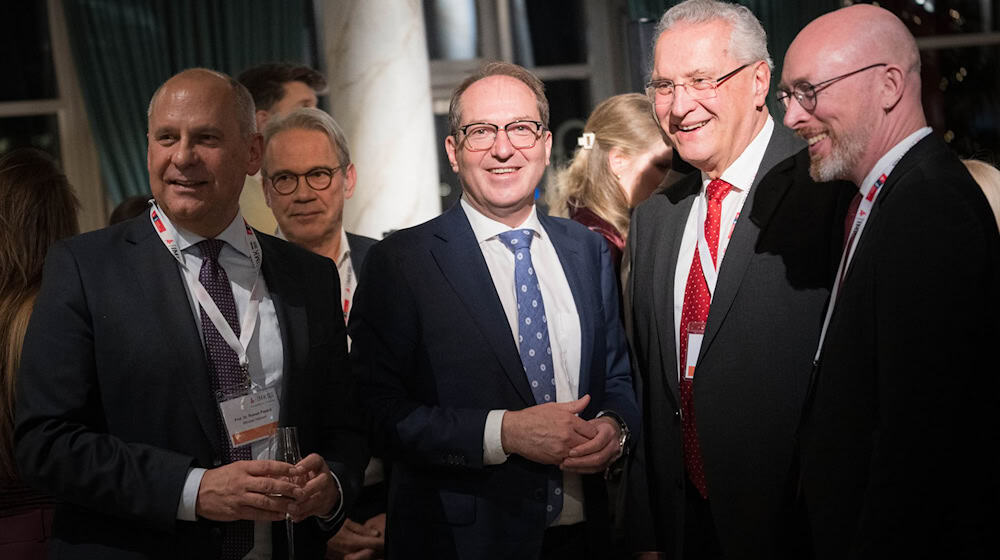 Bundesinnenminister Alexander Dobrindt (CSU) wird wegen der Abstimmung über das Rentenpaket im Bundestag am Freitag nicht mehr bei der Innenministerkonferenz in Bremen sein. / Foto: Sina Schuldt/dpa