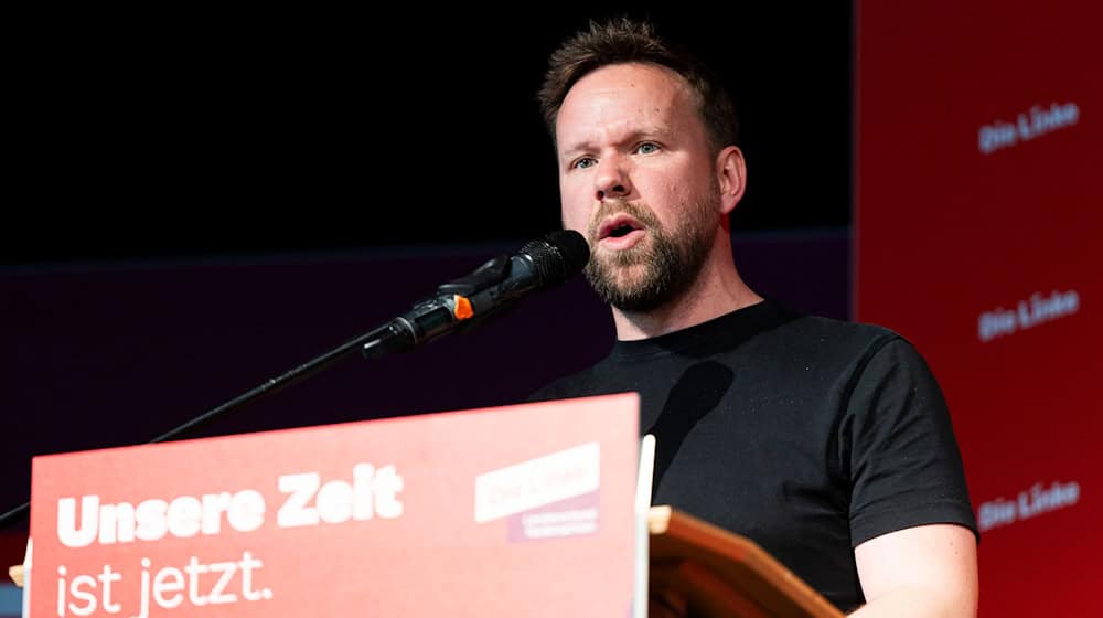 Wirft den anderen Parteien vor, die AfD zu kopieren: Linke-Landeschef Thorben Peters. (Archivbild) / Foto: Michael Matthey/dpa