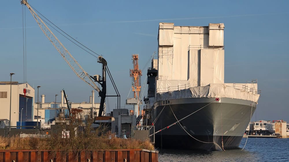 Den Bau von zwei neuen Betriebsstoffversorgern in Rostock hätte die Meyer-Werft-Gruppe nicht annehmen sollen, sagen die Sanierer - der Auftrag sei «hochdefizitär». (Archivbild)  / Foto: Bernd Wüstneck/dpa