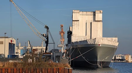 Den Bau von zwei neuen Betriebsstoffversorgern in Rostock hätte die Meyer-Werft-Gruppe nicht annehmen sollen, sagen die Sanierer - der Auftrag sei «hochdefizitär». (Archivbild)  / Foto: Bernd Wüstneck/dpa