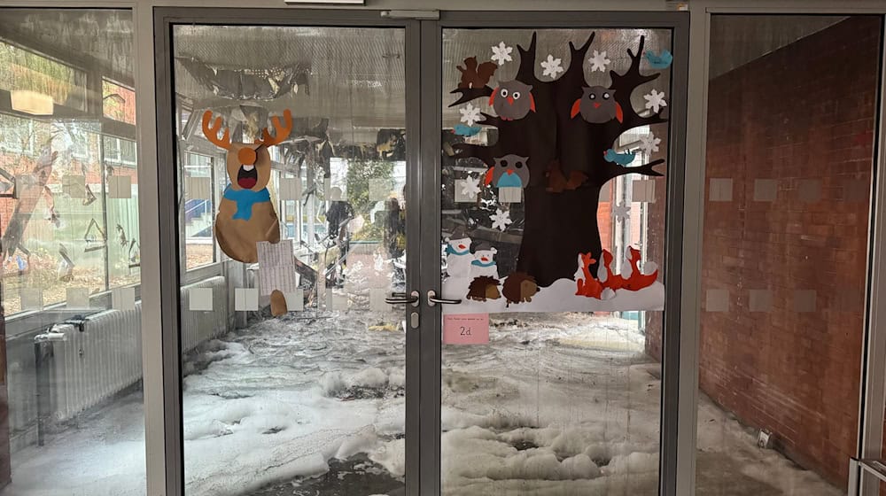 Flure wurden durch Löschwasser beschädigt. (Archivbild) / Foto: Kilian Genius/dpa