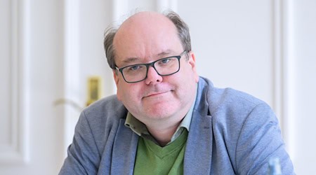 Niedersachsens Umweltminister Christian Meyer (Grüne) hat bei dem deutsch-niederländischen Abkommen zur Gasförderung in der Nordsee Bedenken. (Archivbild)  / Foto: Julian Stratenschulte/dpa