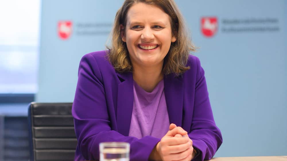 Mit 39 Jahren ist Julia Willie Hamburg die jüngste Ministerin in der niedersächsischen Landesregierung – und Vize-Ministerpräsidentin. (Archivbild) / Foto: Julian Stratenschulte/dpa