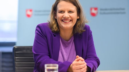 Mit 39 Jahren ist Julia Willie Hamburg die jüngste Ministerin in der niedersächsischen Landesregierung – und Vize-Ministerpräsidentin. (Archivbild) / Foto: Julian Stratenschulte/dpa