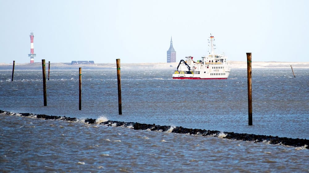 Wegen des Ostwindes und niedriger Wasserstände fallen Inselfähren teils aus oder fahren zu anderen Zeiten. (Archivbild) / Foto: Hauke-Christian Dittrich/dpa
