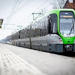Mit einer Stadtbahn stieß am Morgen ein Radfahrer zusammen. (Symbolbild) / Foto: Moritz Frankenberg/dpa