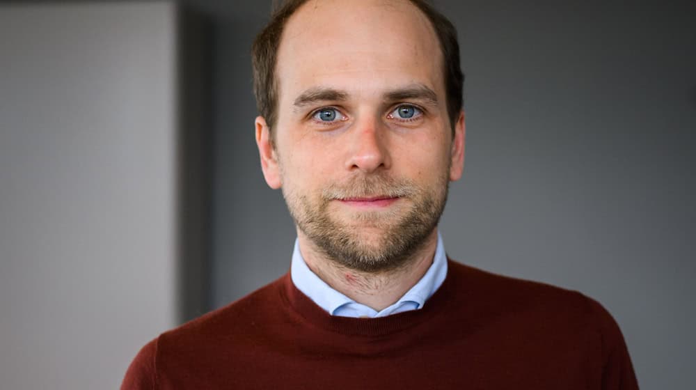 Raoul Roßmann nimmt den Konkurrenten dm im AfD-Streit in Schutz.  / Foto: Julian Stratenschulte/dpa