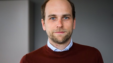 Raoul Roßmann nimmt den Konkurrenten dm im AfD-Streit in Schutz.  / Foto: Julian Stratenschulte/dpa