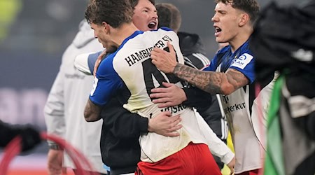 Hamburger Jubel nach dem Derbysieg gegen Werder Bremen. / Foto: Marcus Brandt/dpa