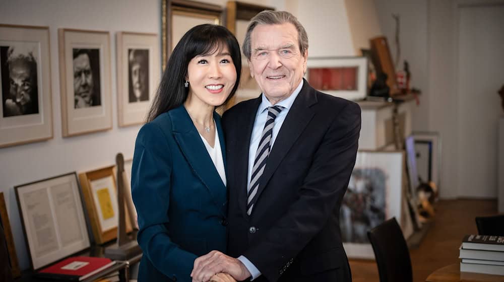 Seine Frau veröffentlichte das Weihnachtsfoto des Altkanzlers. (Archivbild) / Foto: Michael Kappeler/dpa