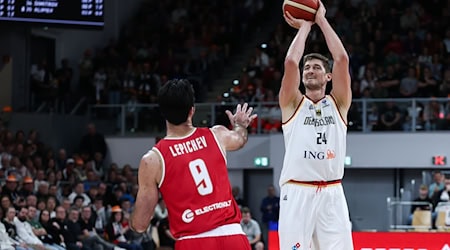 Tibor Pleiß spielt ab sofort für die Basketballer von Rasta Vechta. (Archivfoto)  / Foto: Daniel Löb/dpa
