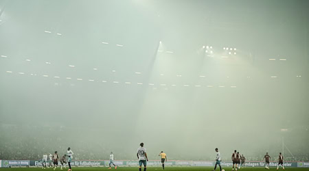Spielunterbrechung in Hannover. / Foto: Swen Pförtner/dpa