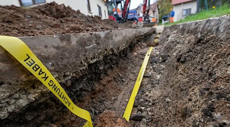 Bei Bauarbeiten in der Nähe von Braunschweig wurde ein Kabel beschädigt. (Symbolbild) / Foto: Pia Bayer/dpa