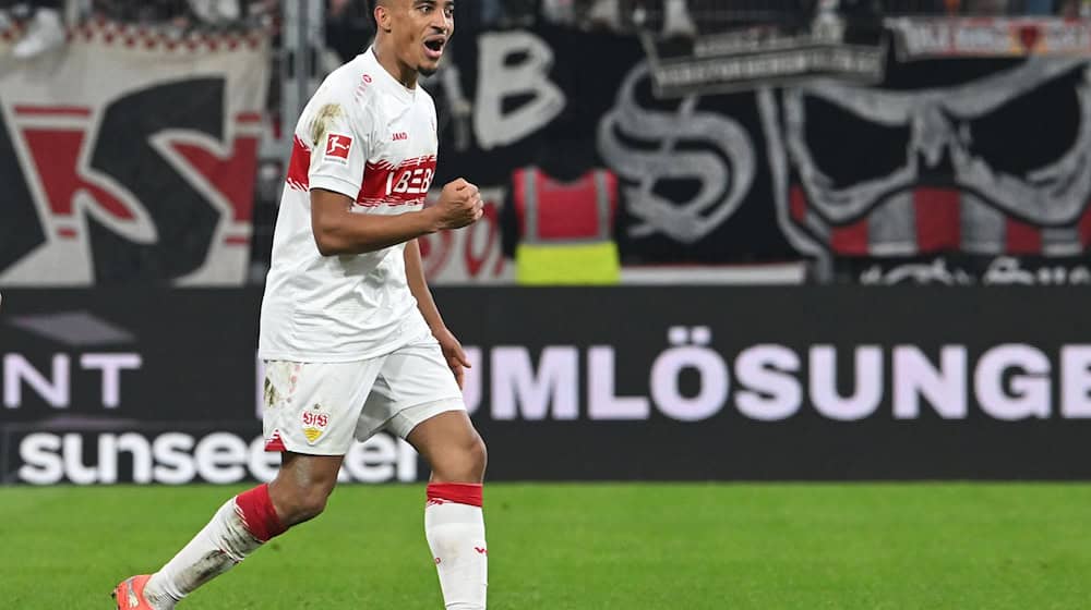 Jamie Leweling jubelt über sein erstes Saisontor in der Bundesliga. / Foto: Carmen Jaspersen/dpa