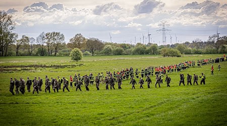 Wird ein Mensch vermisst, kann die Ungewissheit für alle Beteiligten zur Qual werden. (Symbolbild) / Foto: Moritz Frankenberg/dpa
