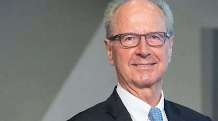 Hans Dieter Pötsch ist zum Ehrenbürger Wolfsburgs ernannt worden. (Archivbild) / Foto: Marijan Murat/dpa