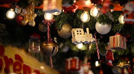 Weihnachtsmarkt nach Räumung wieder offen – Fahndung läuft