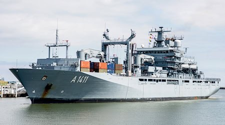 In wenigen Tagen wird das deutsche Marineschiff «Berlin» nach einer monatelangen Seereise auf dem Nordatlantik in seinem Heimathafen Wilhelmshaven zurückerwartet. (Archivbild) / Foto: Hauke-Christian Dittrich/dpa