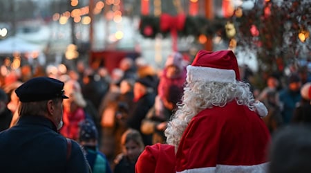 Auch im Norden wünschen sich viele ein weißes Wunder zu Weihnachten. (Symbolbild)  / Foto: Lars Penning/dpa