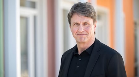 Klaus Dierker, Präsident der Landesaufnahmebehörde Niedersachsen: Weniger Asylbewerber, aber mehr Menschen aus der Ukraine kommen nach Niedersachsen. (Archivbild) / Foto: Sina Schuldt/dpa