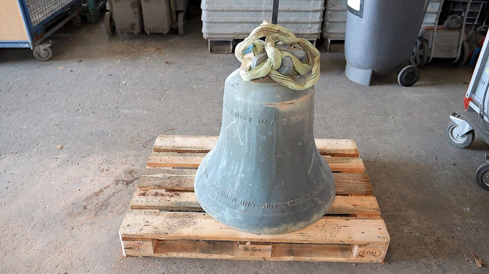 Die Glocke soll bald an ihren alten Platz zurückkommen. (Archivbild) / Foto: Jörn Hünecke/dpa