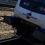 Nachdem ein Zug entgleist ist, kommt es zwischen Hannover und Göttingen zu einer Sperrung. (Symbolbild) / Foto: Moritz Frankenberg/dpa