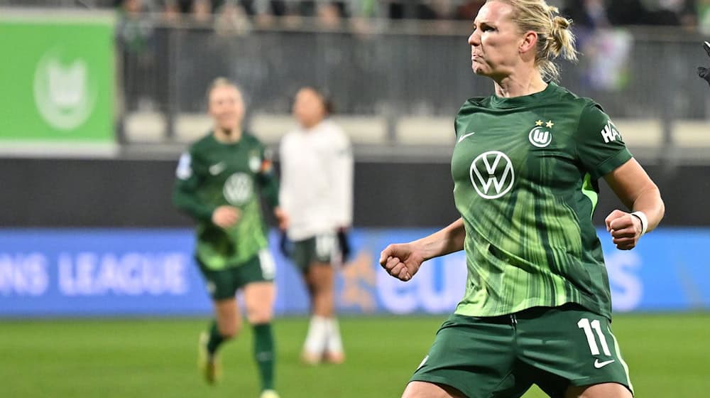 Alexandra Popp vom VfL Wolfsburg traf gegen den HSV doppelt. (Archivfoto). / Foto: Swen Pförtner/dpa