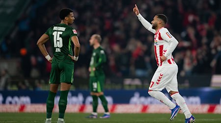 Kölns Linton Maina jubelt über sein Tor zum 1:0 gegen Wolfsburg.  / Foto: Marius Becker/dpa