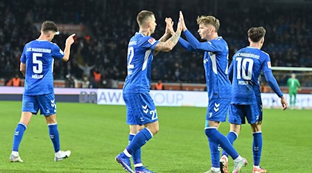 Klare Sache: Magdeburg jubelt in Braunschweig. / Foto: Swen Pförtner/dpa