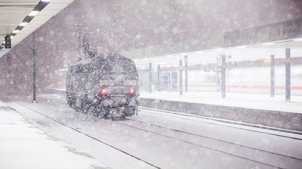 Nach dem Stopp im Fernverkehr geht auch im Regionalverkehr kaum noch etwas.  / Foto: Moritz Frankenberg/dpa