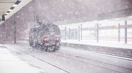Nach dem Stopp im Fernverkehr geht auch im Regionalverkehr kaum noch etwas.  / Foto: Moritz Frankenberg/dpa