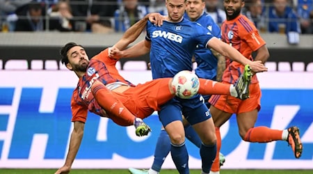 Nach einer Verletzungspause ist KSC-Profi Christoph Kobald (r) wieder fit. / Foto: Uli Deck/dpa