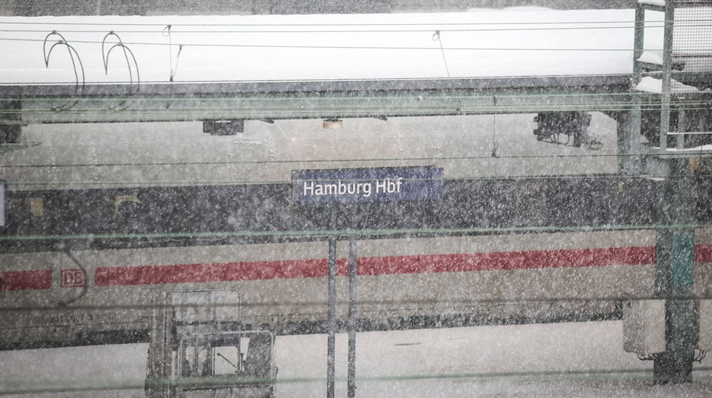 Die Deutsche Bahn hat den Zugverkehr im Großraum Hannover weitgehend eingestellt. / Foto: Christian Charisius/dpa