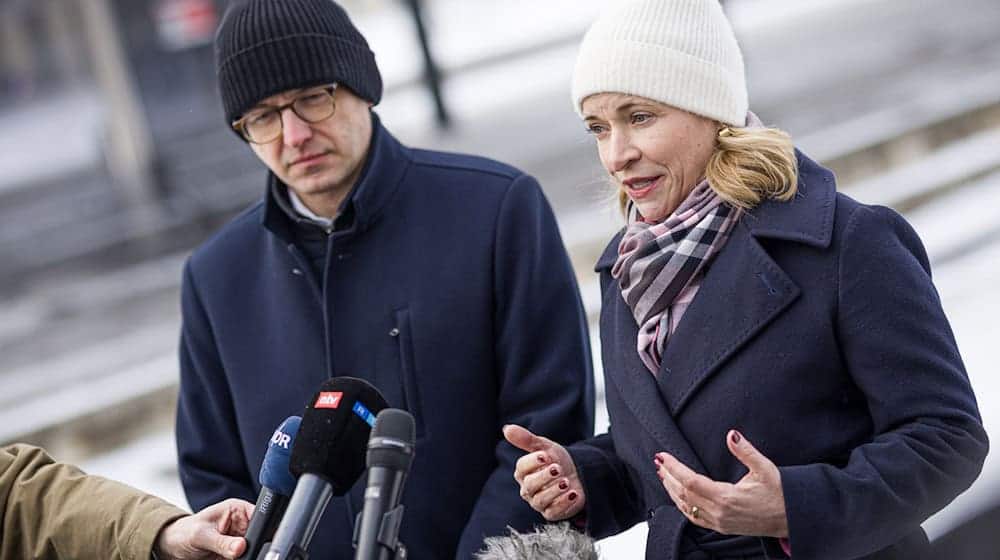 Die Lage auf den Schienen entspannt sich laut Evelyn Palla immer weiter.  / Foto: Moritz Frankenberg/dpa