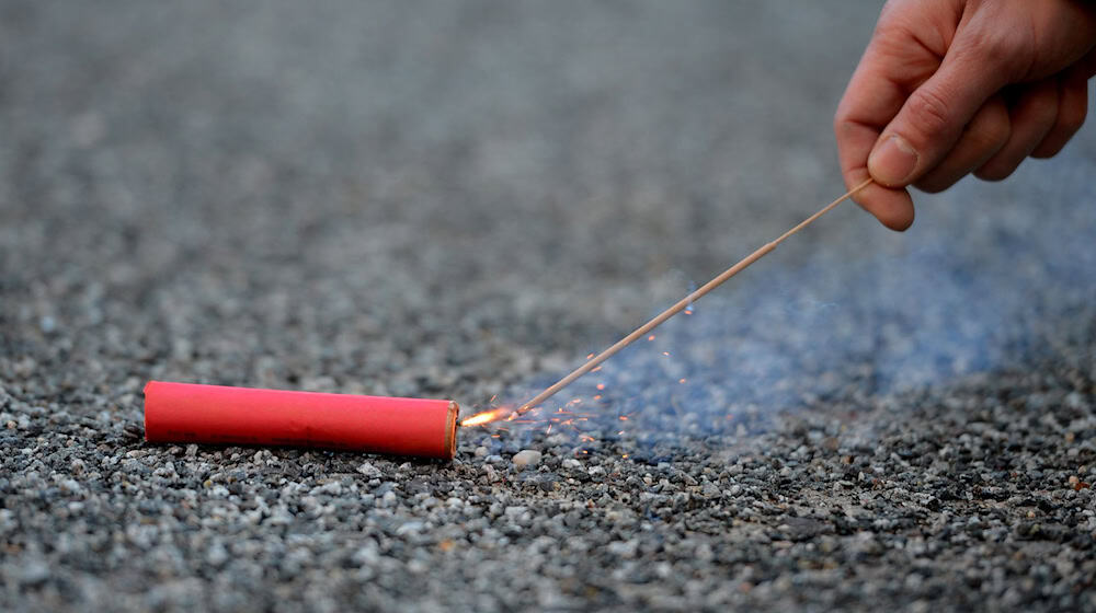 Mit einem Rettungshubschrauber wird der Junge in ein Krankenhaus geflogen. (Symbolbild) / Foto: Britta Pedersen/dpa/dpa-tmn