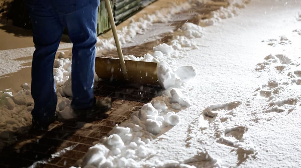 Braunschweig reagiert auf den Schneefall: Sportanlagen werden dicht gemacht.  / Foto: Philipp Schulze/dpa
