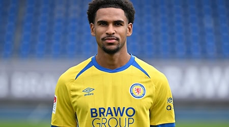 Braunschweigs Sanoussy Ba wird verliehen. / Foto: Swen Pförtner/dpa