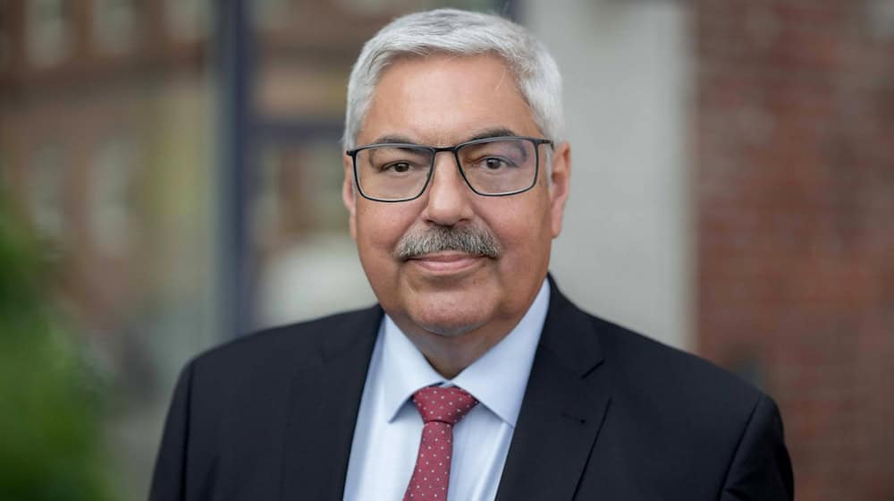 Melf Grantz (SPD) kündigt seinen Rücktritt an.  / Foto: Arnd Hartmann/Magistratspressestelle/dpa