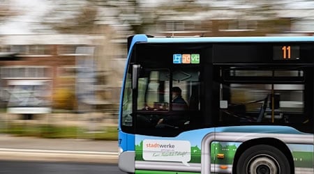 In der Stadt Göttingen stiegen kaum Menschen auf den Bus um. (Symbolbild) / Foto: Swen Pförtner/dpa