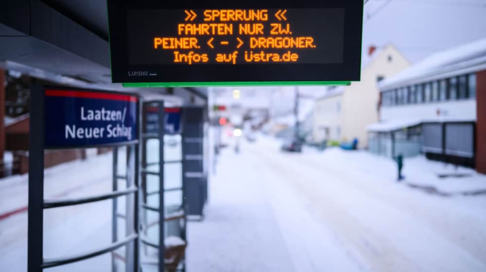 In Hannover fuhren am Samstagvormittag keine Busse.  / Foto: Julian Stratenschulte/dpa