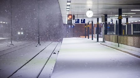 Der Regionalbahnverkehr soll langsam wieder anlaufen.  / Foto: Moritz Frankenberg/dpa