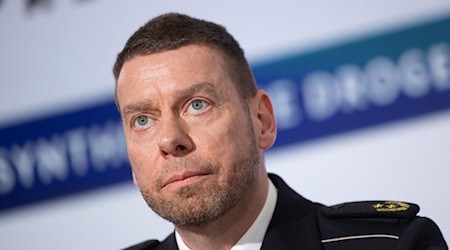 «Sowohl in Deutschland als auch in Europa sind diese Dimensionen bisher einmalig», sagte der Leiter des Zollkriminalamtes, Tino Igelmann, bei einer Pressekonferenz in Köln.  / Foto: Rolf Vennenbernd/dpa