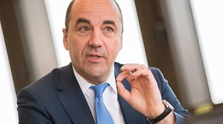 Für ausreichend Energiesicherheit auch in einem Krisenfall schlägt EWE-Chef Stefan Dohler vor, eine Gasreserve anzulegen. (Archivbild) / Foto: Mohssen Assanimoghaddam/dpa