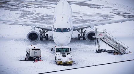 Die Airports Hannover und Bremen bleiben trotz winterlicher Bedingungen offen.  / Foto: Moritz Frankenberg/dpa
