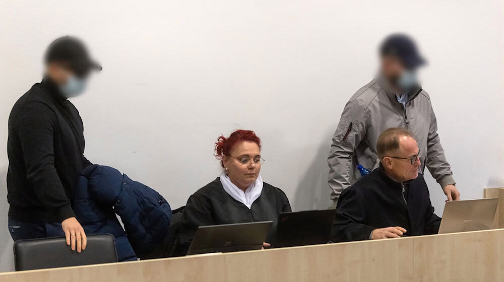 In dem Verfahren müssen sich erneut zwei Männer aus der rechtsextremen Szene verantworten, die zwei Journalisten aus Göttingen schwer verletzt haben sollen. (Archivbild) / Foto: Michael Reichel/dpa