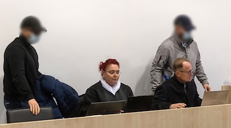 In dem Verfahren müssen sich erneut zwei Männer aus der rechtsextremen Szene verantworten, die zwei Journalisten aus Göttingen schwer verletzt haben sollen. (Archivbild) / Foto: Michael Reichel/dpa