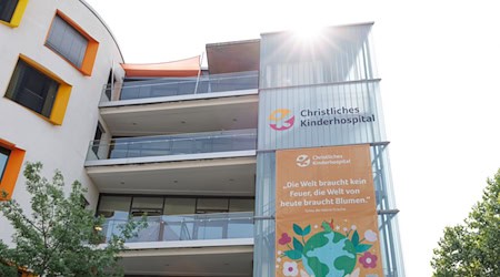 In Osnabrück wird ein fünf Jahre alter Junge vermisst. Er wurde zuletzt in einem Krankenhaus gesehen. (Archivbild) / Foto: Friso Gentsch/dpa