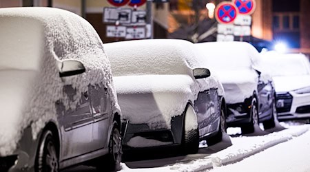 Das winterliche Wetter bleibt laut DWD. (Symbolbild) / Foto: Moritz Frankenberg/dpa