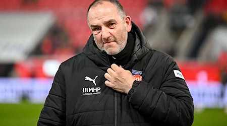 Kann in Wolfsburg die Wende gelingen? Frank Schmidt steht als Tabellenletzter mit Heidenheim enorm unter Druck. / Foto: Harry Langer/dpa